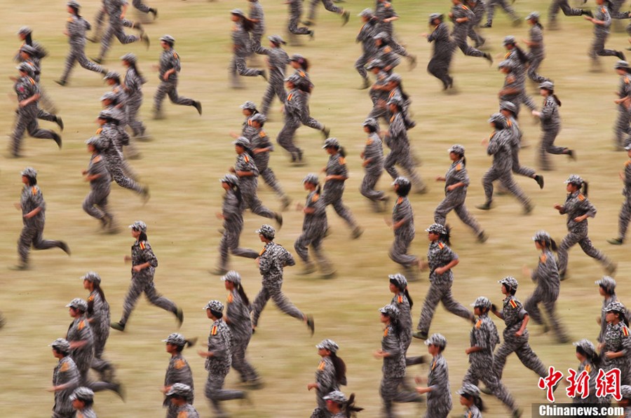 9月14日，大一新生在进行汇报表演。