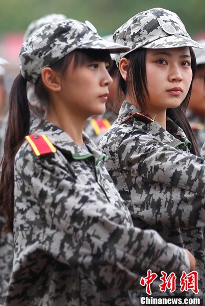 9月14日，大一新生在进行汇报表演。