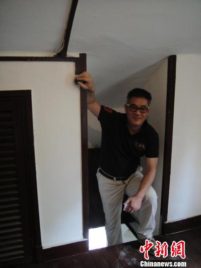 周琦教授展示阁楼顶灯开关位置设计的巧妙