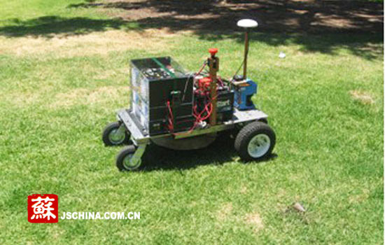 无人操控的“袖珍型”机器人割草机。