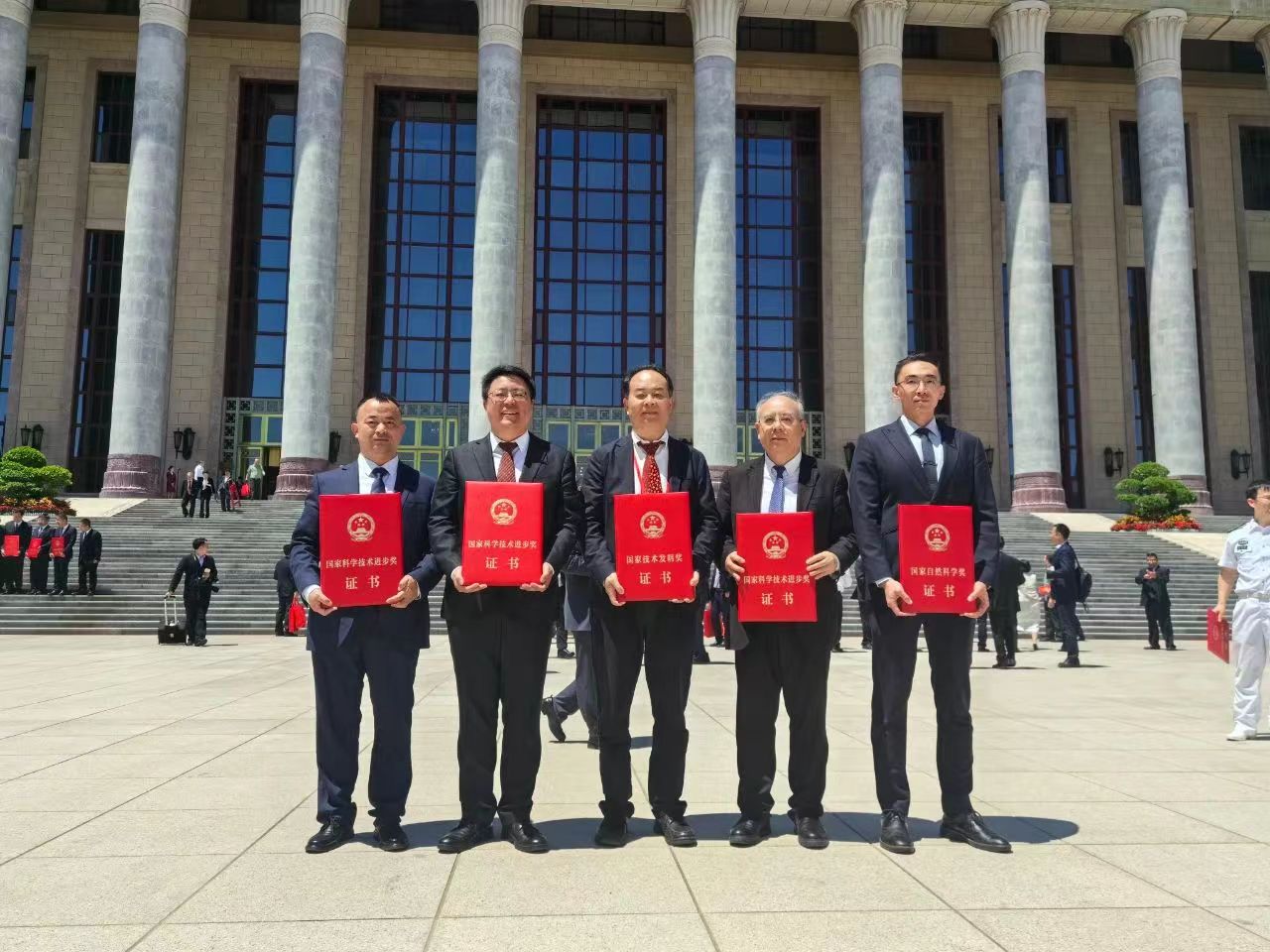 东南大学团队获奖代表。学校供图