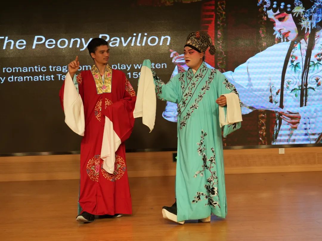 	泰国学生学习戏剧。汇景研学供图