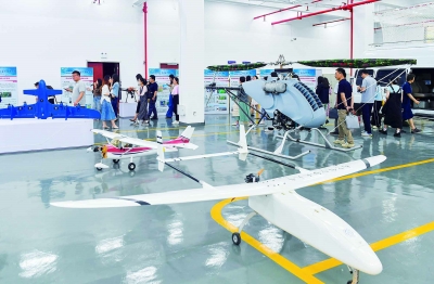 去年6月4日，2024年“高质量发展调研行”江苏主题采访活动走进浦口区南京民用无人驾驶航空试验区，感受围绕低空经济发展未来趋势和机遇前景、关键技术创新突破、应用场景拓展等领域的南京经验。图为南京长空科技研发的无人机。 南京日报/紫金山新闻记者 孙中元 摄
