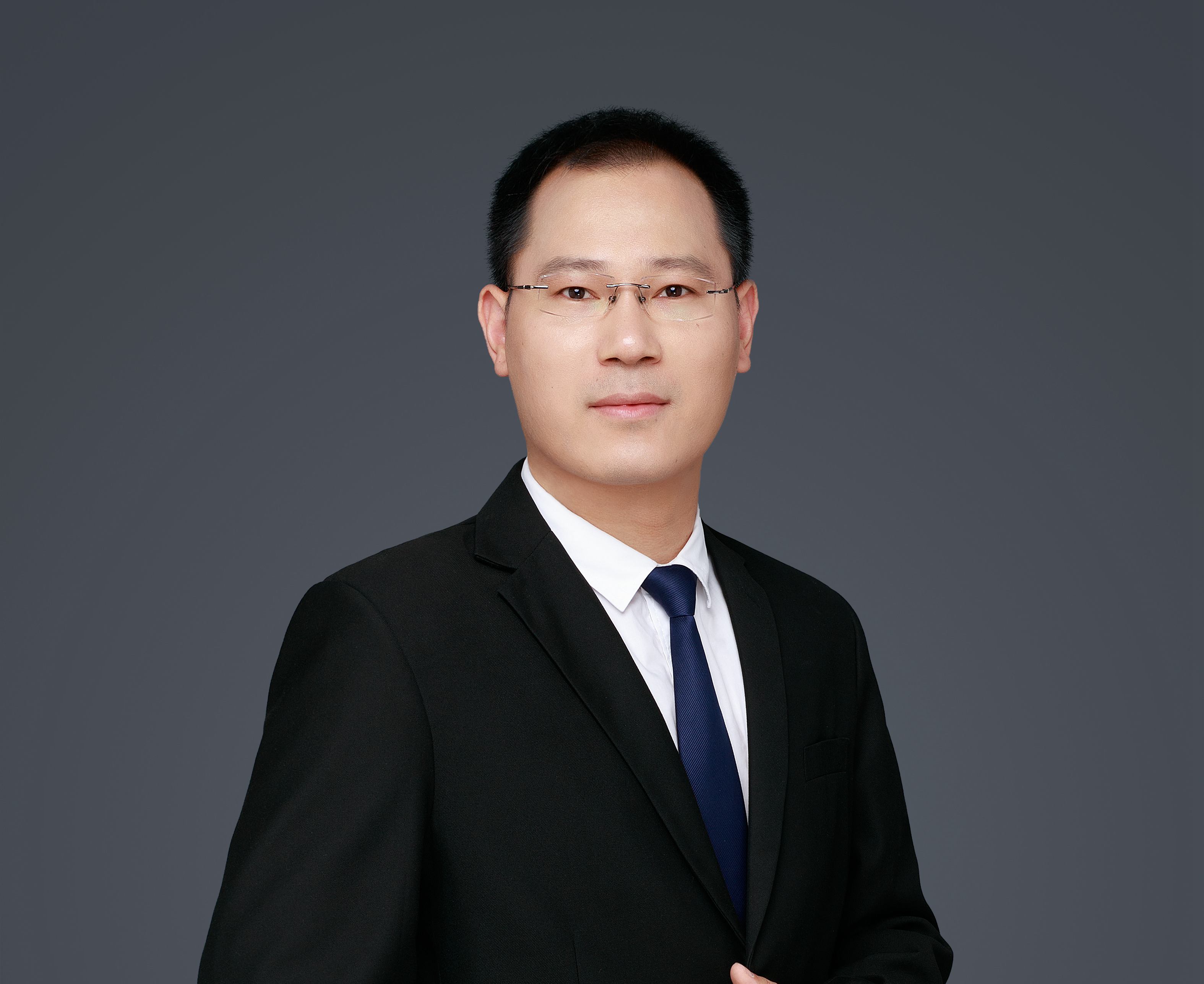 【寻访身边的榜样】科研求索孜孜无怠 培桃育李诲人不倦——记电子科学与工程学院副院长贺龙兵