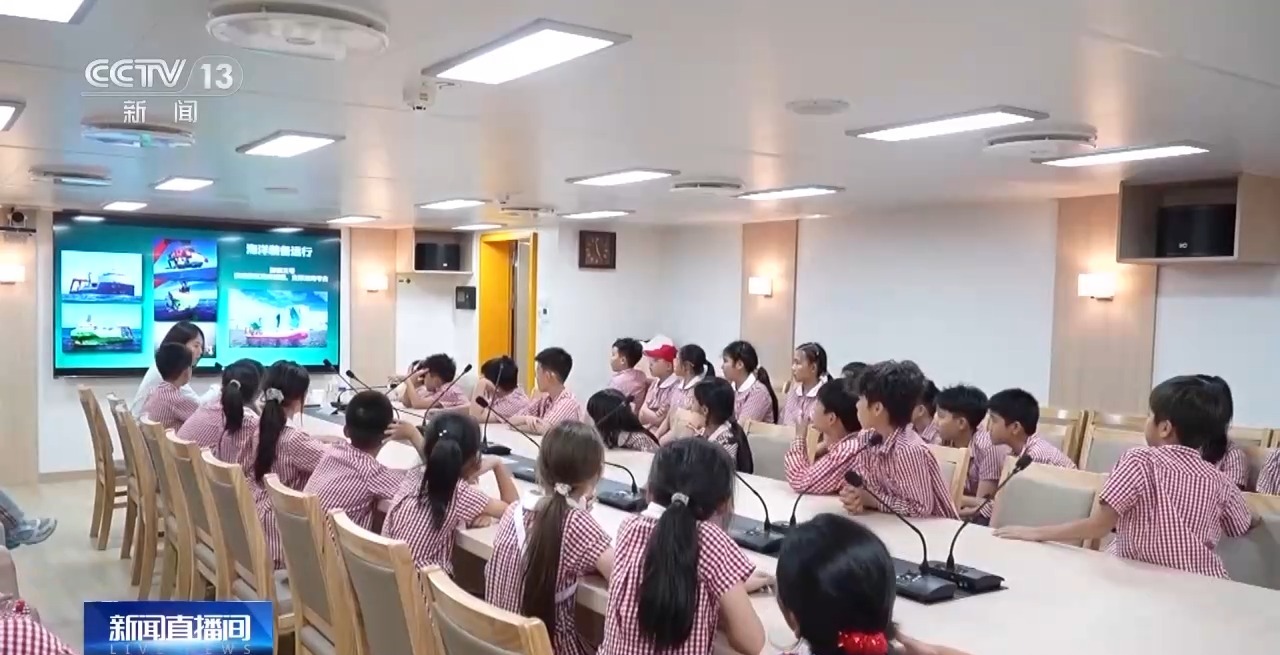 和机器狗赛跑、在科考船上课 这些中小学科学课太酷啦！