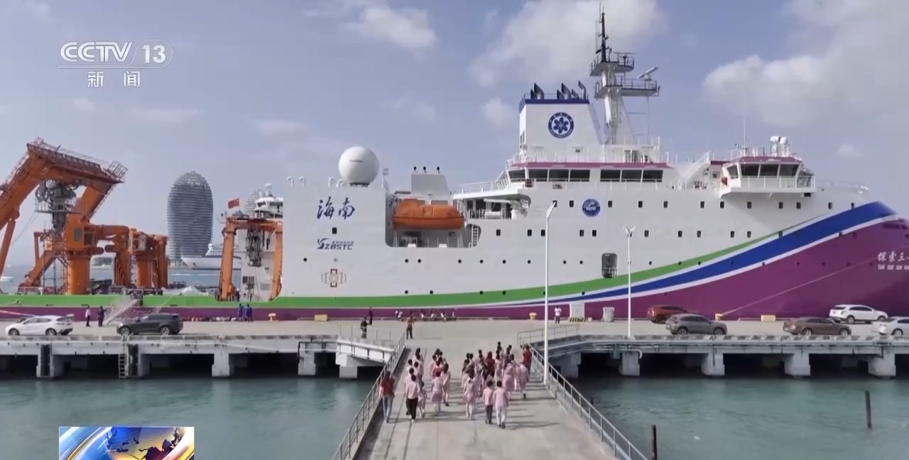 和机器狗赛跑、在科考船上课 这些中小学科学课太酷啦！