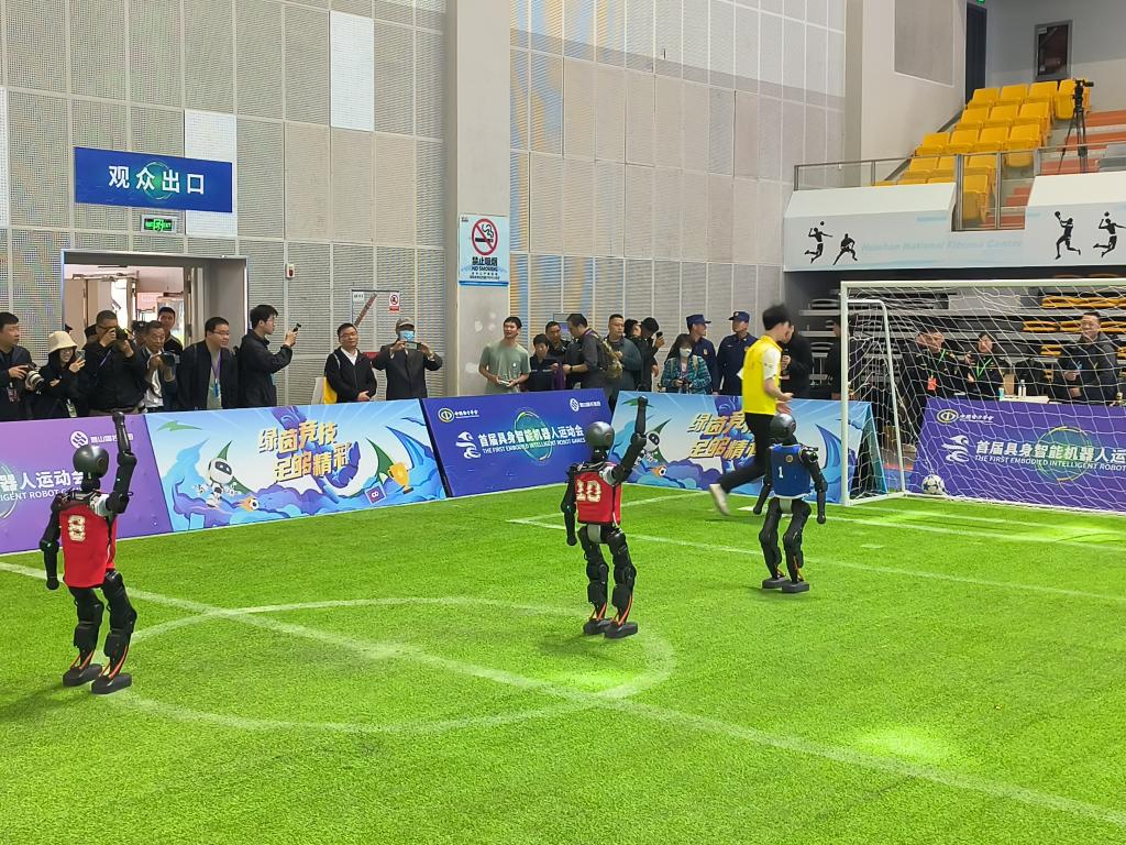 跑完“半马”还有运动会，机器人为啥都爱搞体育？