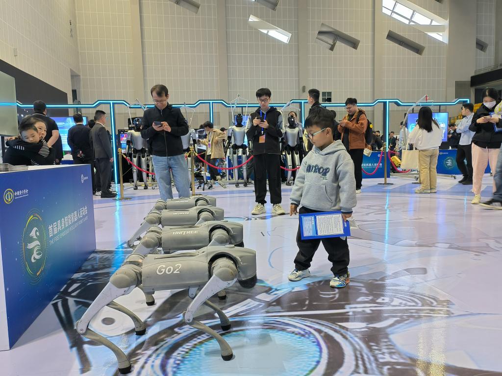 跑完“半马”还有运动会，机器人为啥都爱搞体育？