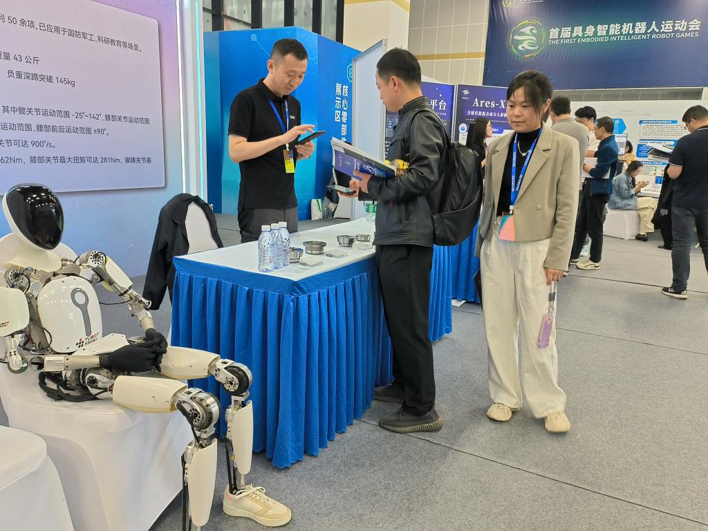 跑完“半马”还有运动会，机器人为啥都爱搞体育？