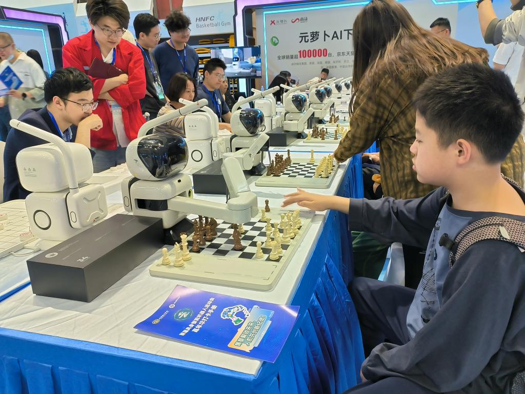 跑完“半马”还有运动会，机器人为啥都爱搞体育？