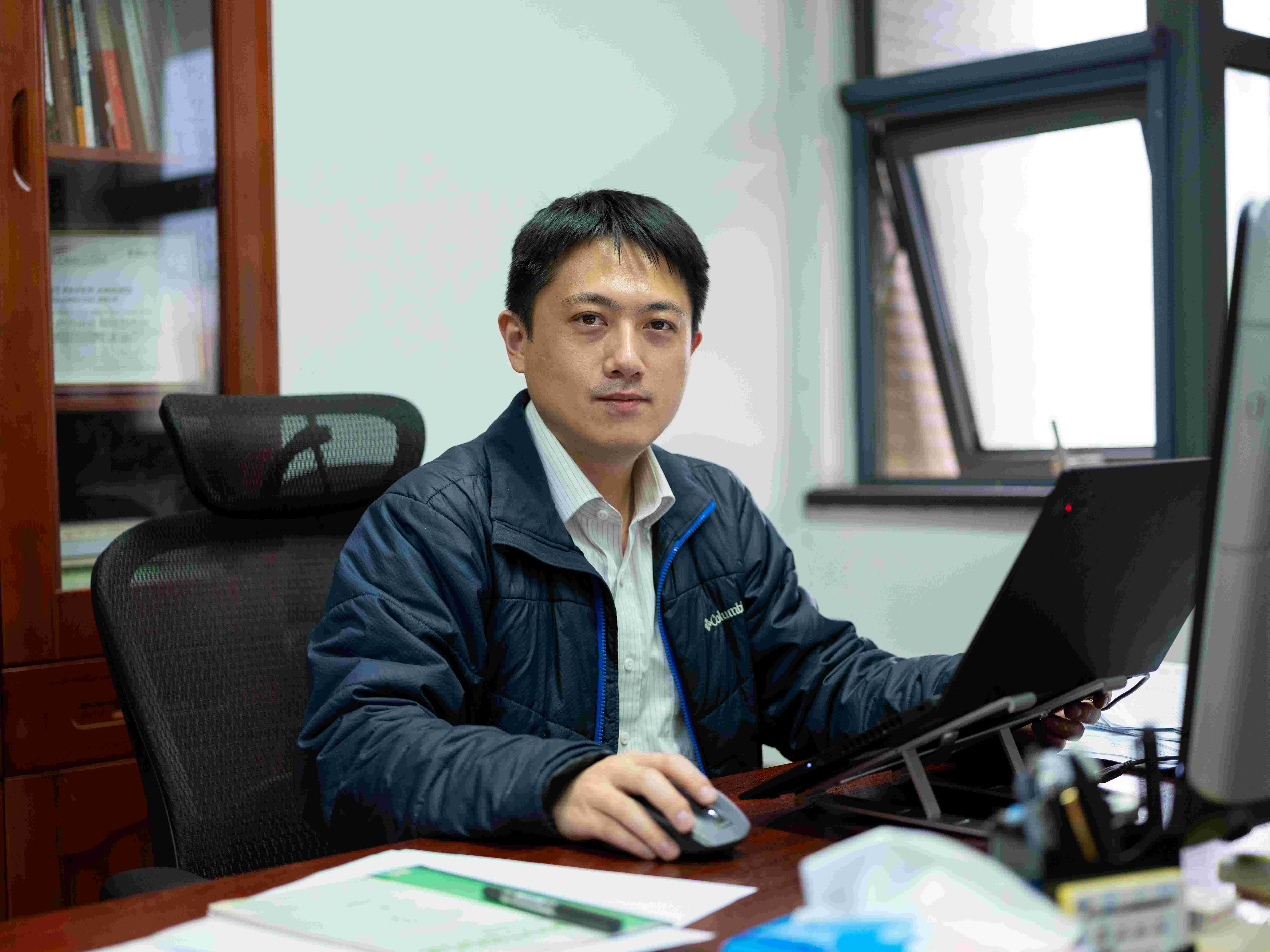 【寻访身边的榜样】静心尽力——记东南大学信息科学与工程学院青年教授许威