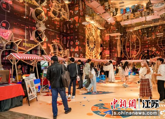 电影院变成游乐场、文创市集和艺术空间。南京江宁开发区供图