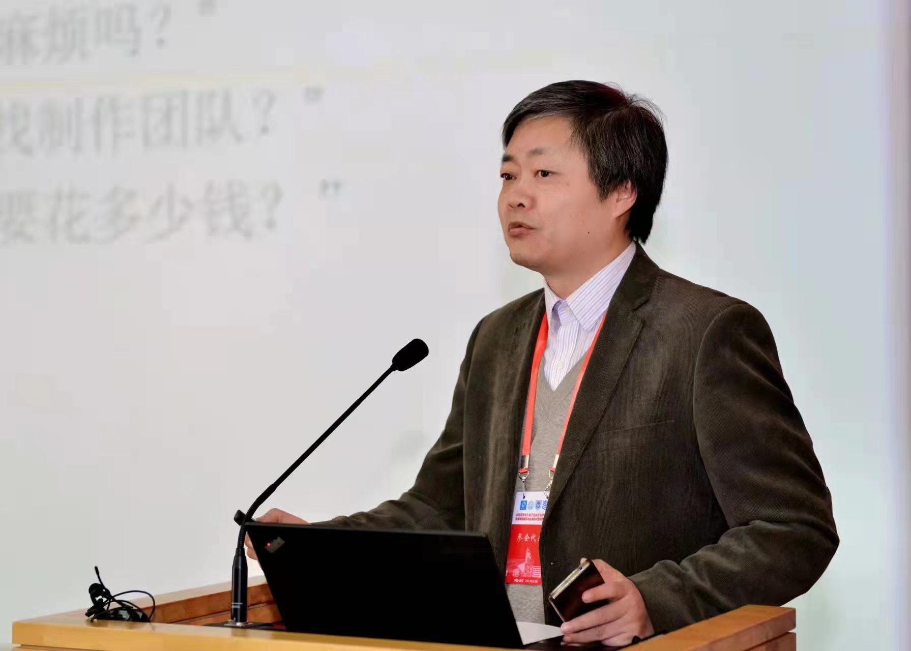 以你为镜：平凡相伴里的微光——记东南大学杰出教学奖获得者、信息科学与工程学院孟桥教授